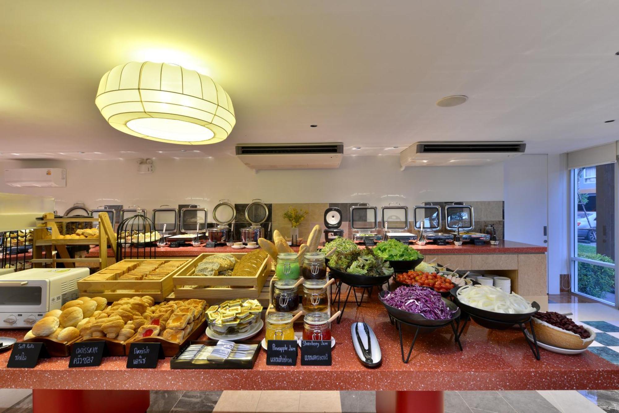 The Grass Serviced Suites Pattaya Esterno foto