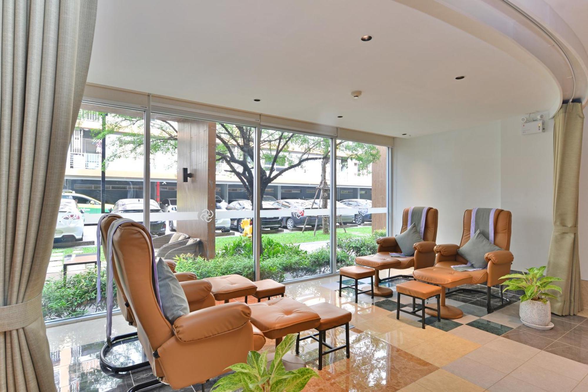 The Grass Serviced Suites Pattaya Esterno foto